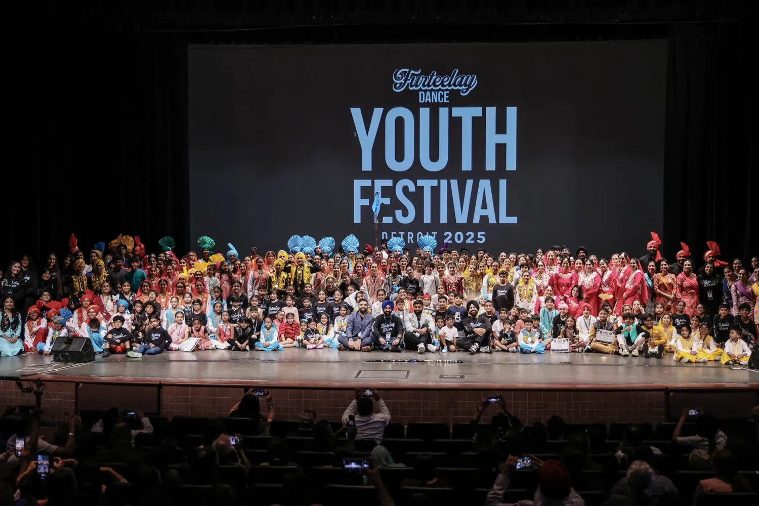 The full cast on stage at the Furteelay Dance Youth Festival 2025